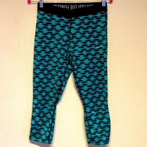 Nike DRI-FIT Capri Leggings